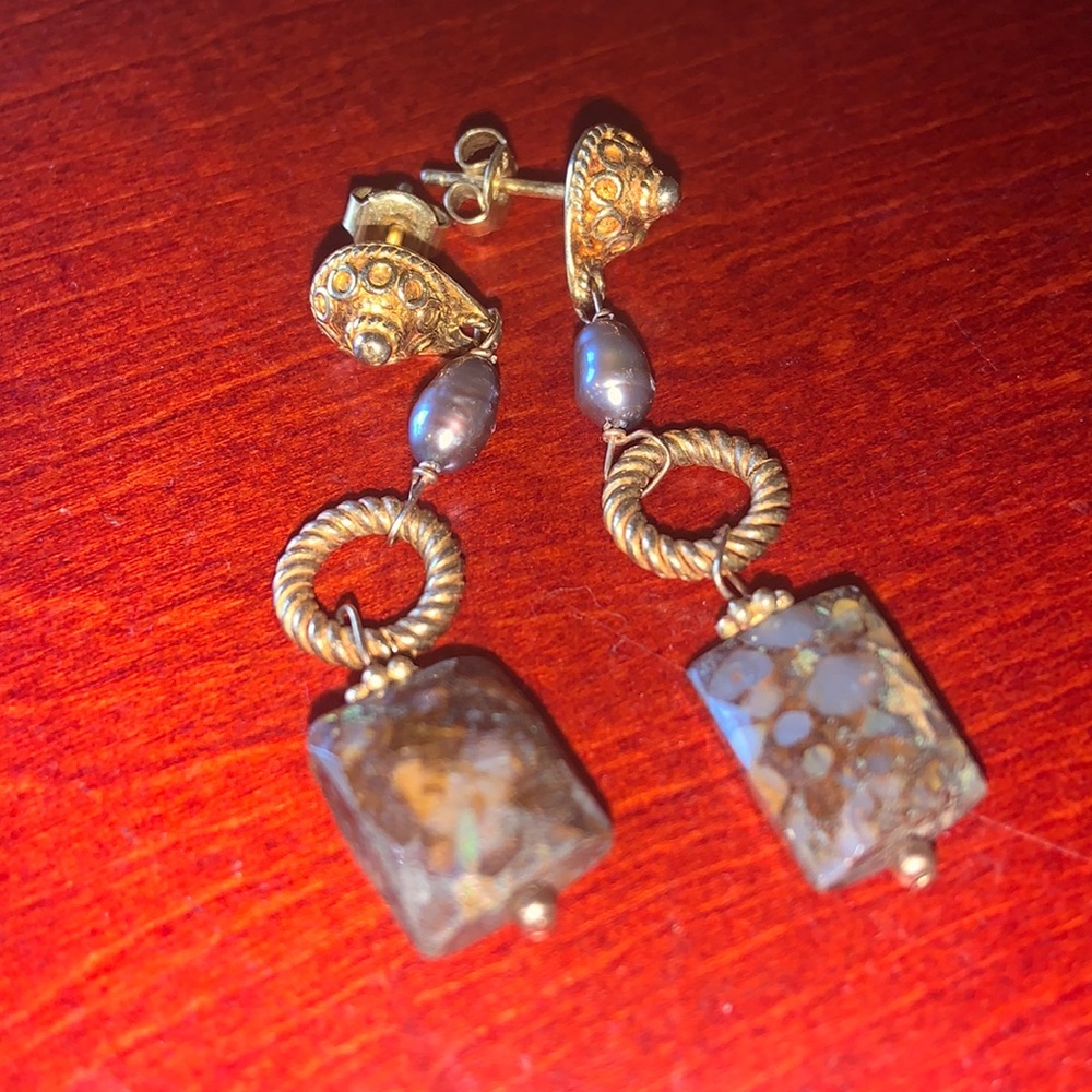 earrings with black freshwater pearl and stone